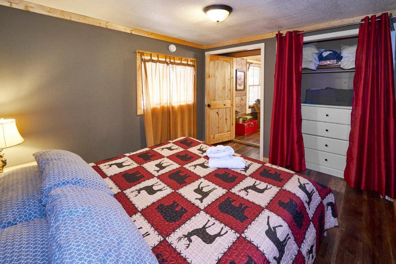 Steps From Downtown Pigeon Forge Parkway + Private Hottub And Firepit - Wifi - Firefly Bungalows Экстерьер фото