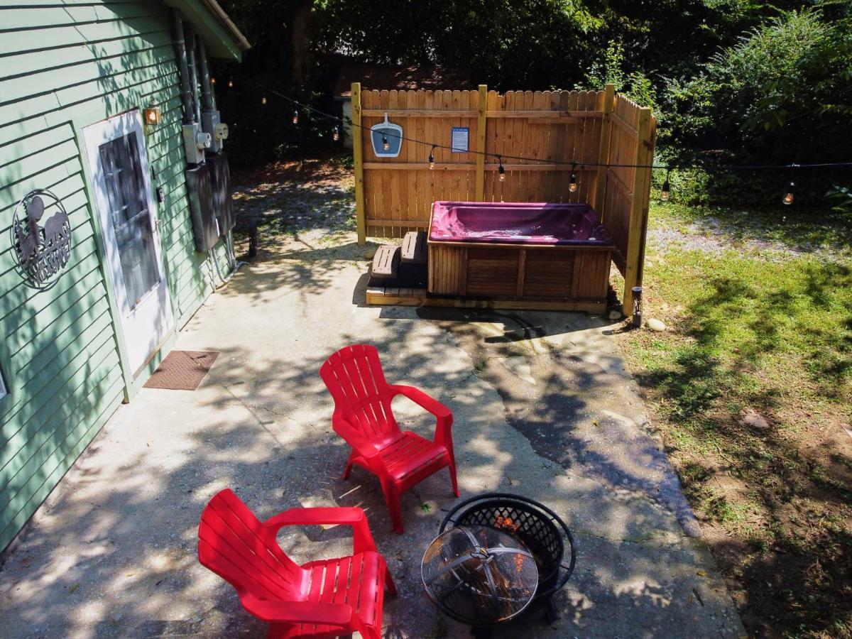 Steps From Downtown Pigeon Forge Parkway + Private Hottub And Firepit - Wifi - Firefly Bungalows Экстерьер фото