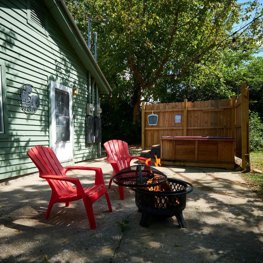 Steps From Downtown Pigeon Forge Parkway + Private Hottub And Firepit - Wifi - Firefly Bungalows Экстерьер фото