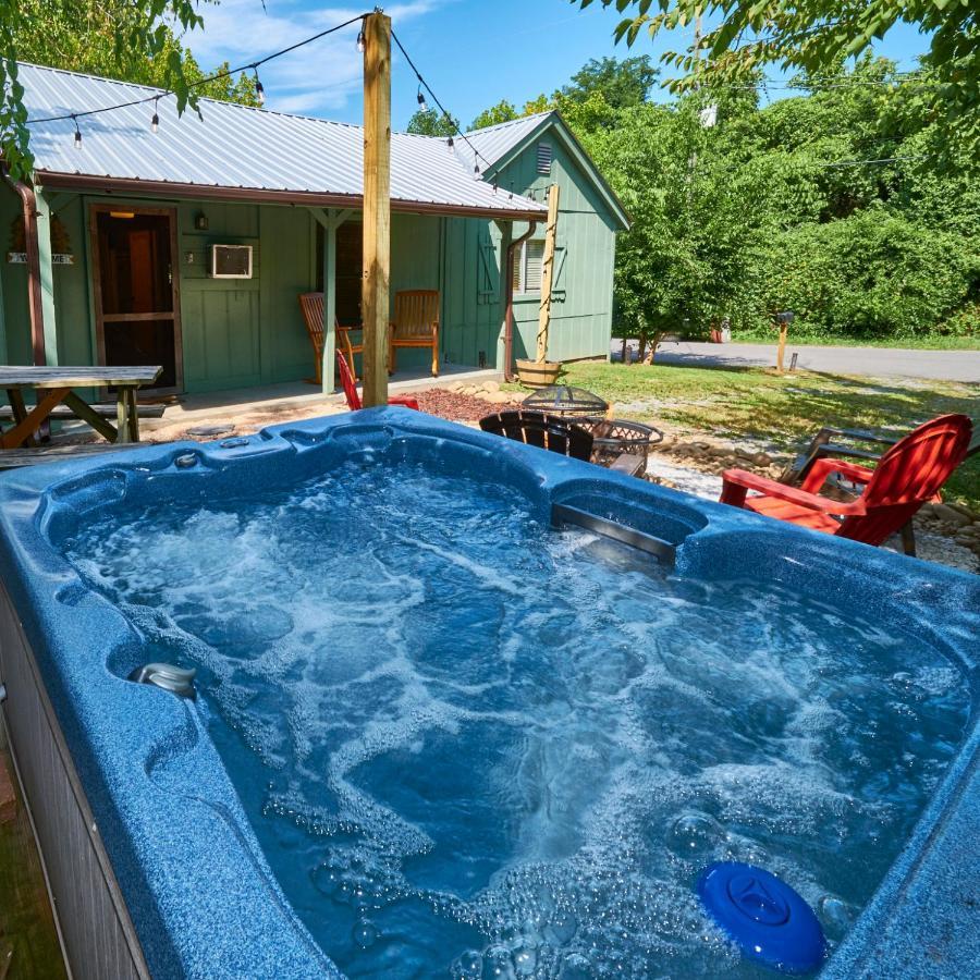 Steps From Downtown Pigeon Forge Parkway + Private Hottub And Firepit - Wifi - Firefly Bungalows Экстерьер фото