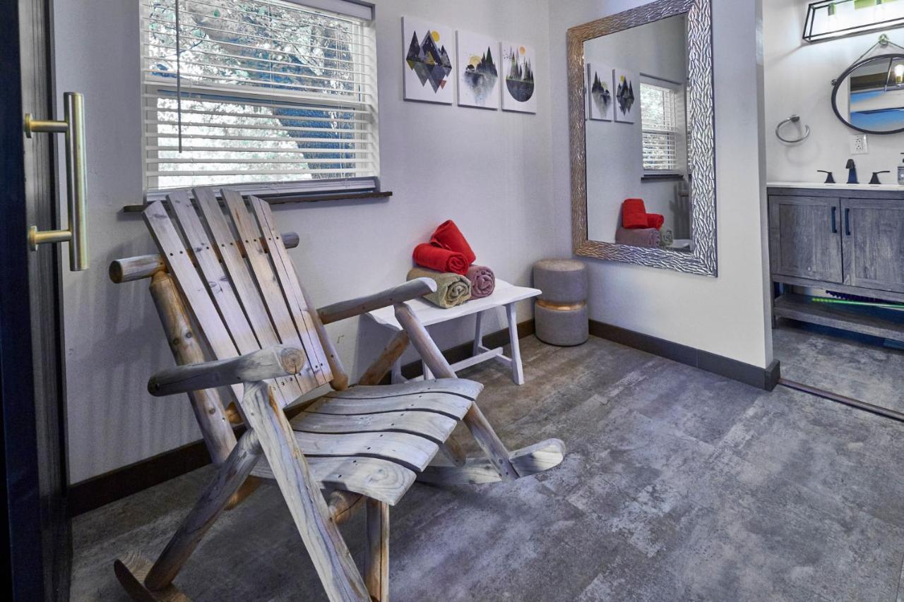 Steps From Downtown Pigeon Forge Parkway + Private Hottub And Firepit - Wifi - Firefly Bungalows Экстерьер фото