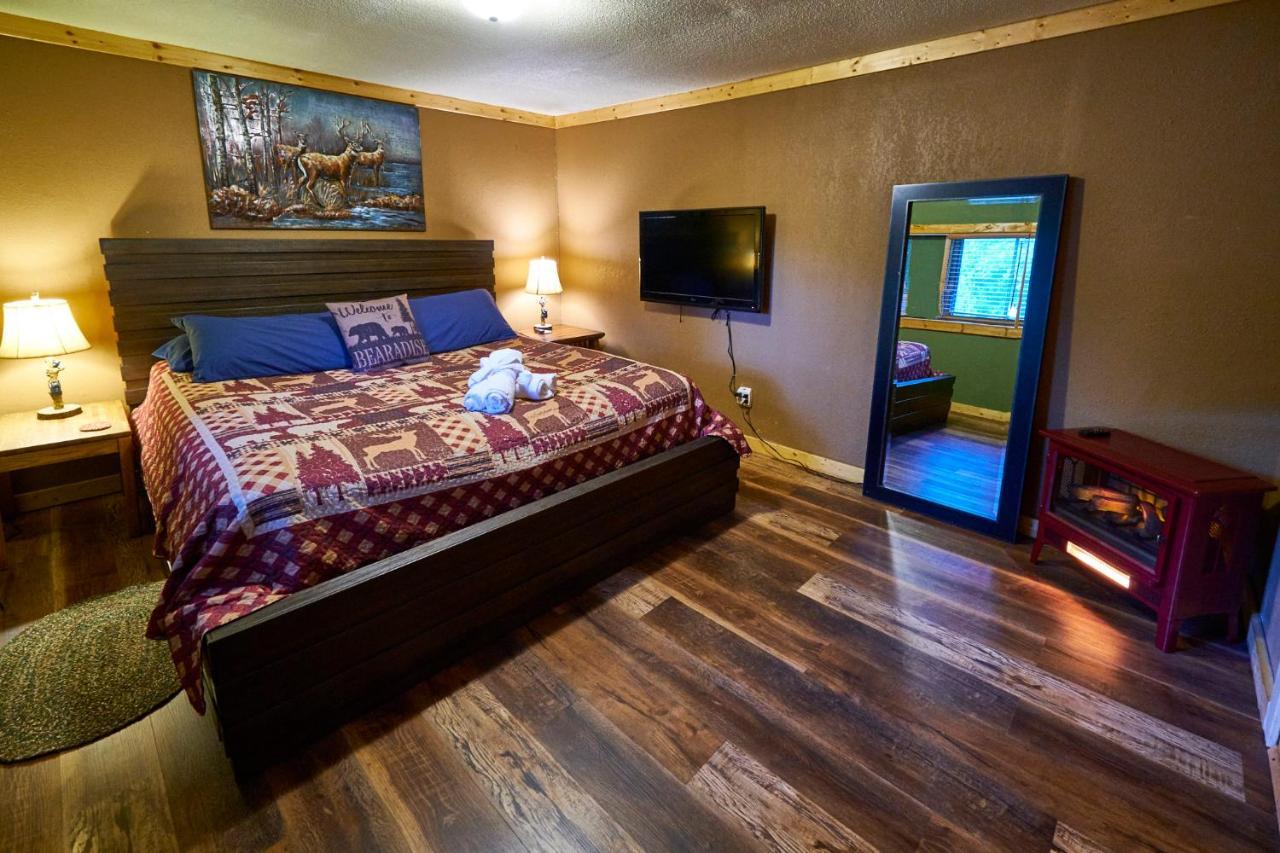 Steps From Downtown Pigeon Forge Parkway + Private Hottub And Firepit - Wifi - Firefly Bungalows Экстерьер фото