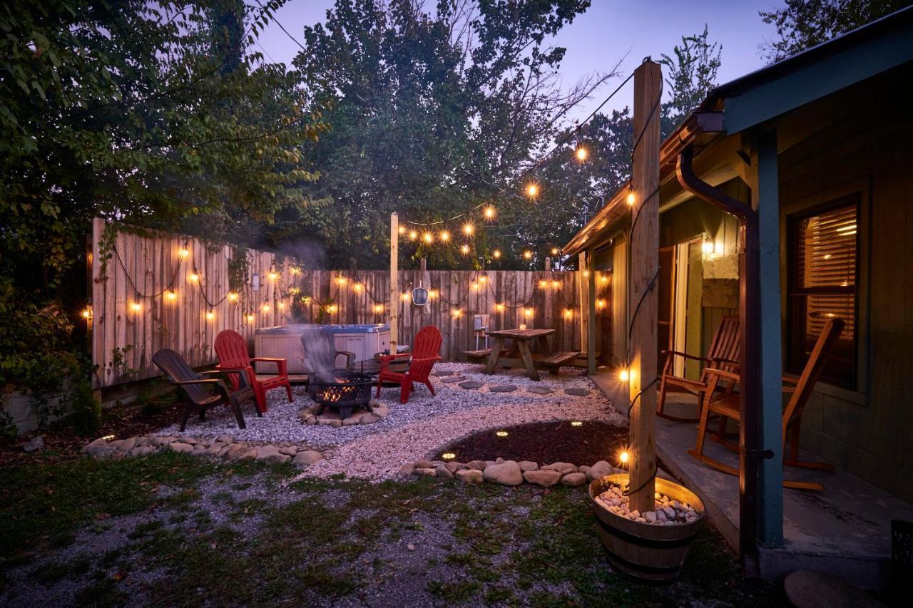 Steps From Downtown Pigeon Forge Parkway + Private Hottub And Firepit - Wifi - Firefly Bungalows Экстерьер фото