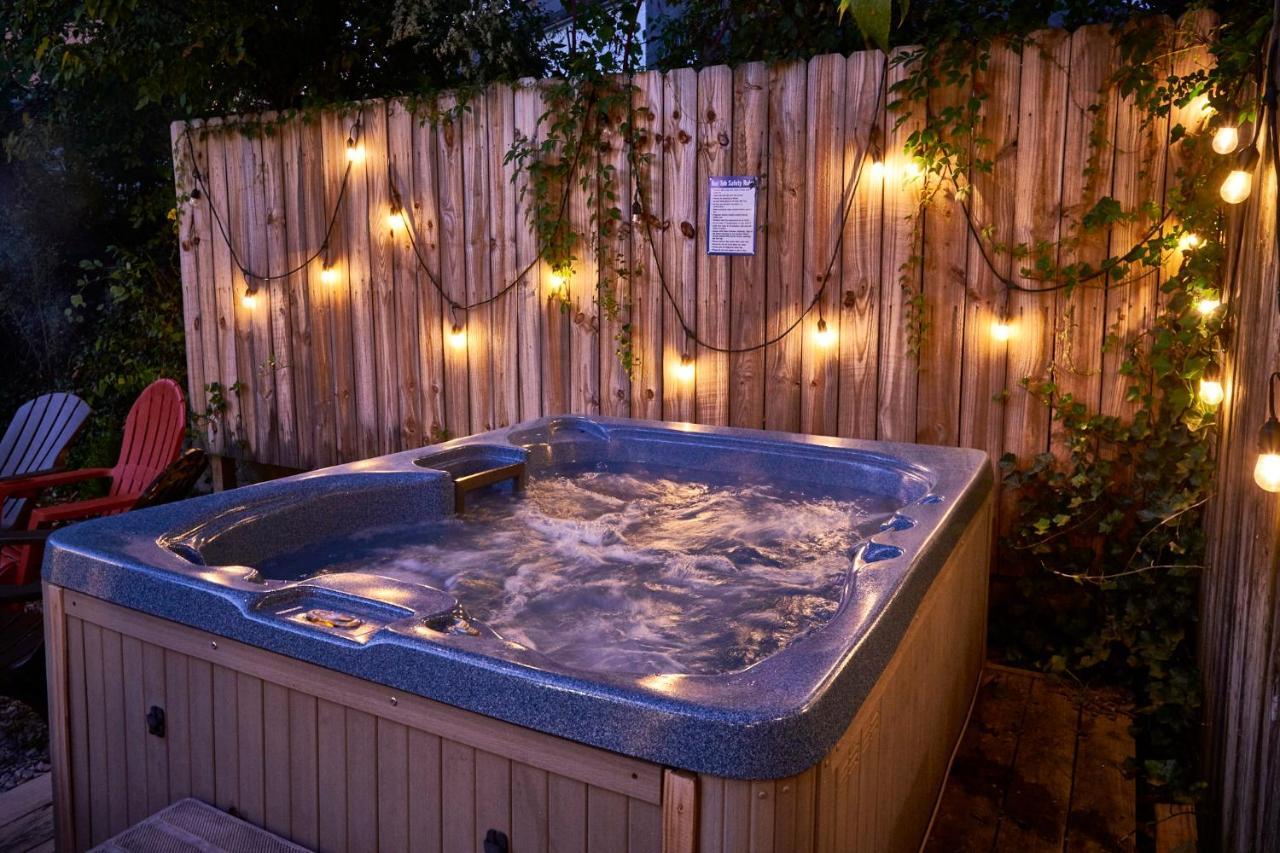 Steps From Downtown Pigeon Forge Parkway + Private Hottub And Firepit - Wifi - Firefly Bungalows Экстерьер фото